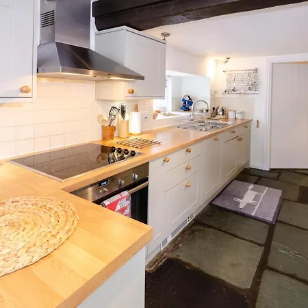 Priest End, 펜션 채플스타일